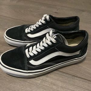 Women’s “old skool” vans size 8